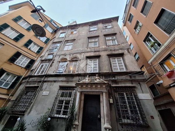 appartamento in vendita a Genova in zona Sottoripa / Maddalena / Molo