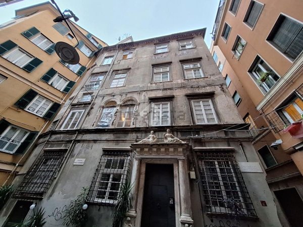 appartamento in vendita a Genova in zona Sottoripa / Maddalena / Molo