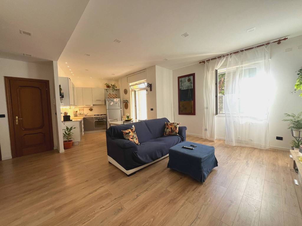 appartamento in vendita a Genova in zona Palmaro / Pra'