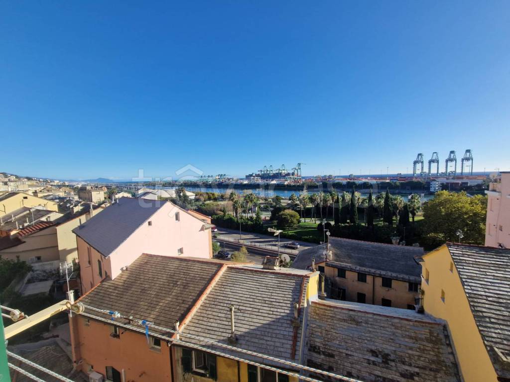 appartamento in vendita a Genova in zona Palmaro / Pra'