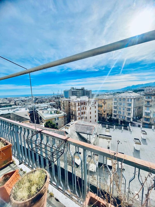 appartamento in vendita a Genova in zona Sestri Ponente