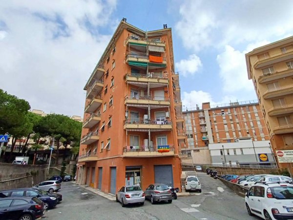 appartamento in vendita a Genova in zona Sestri Ponente