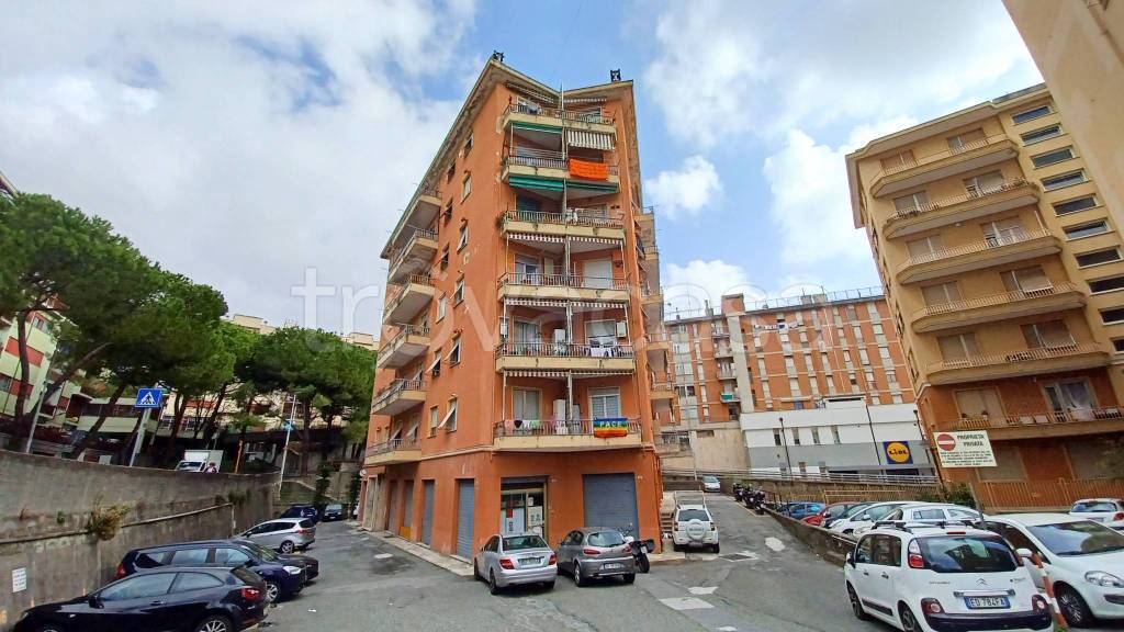 appartamento in vendita a Genova in zona Sestri Ponente