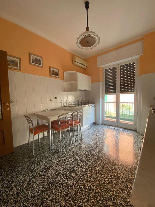 appartamento in vendita a Genova in zona Rivarolo