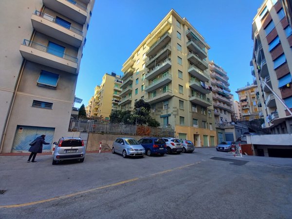 appartamento in vendita a Genova in zona Sestri Ponente