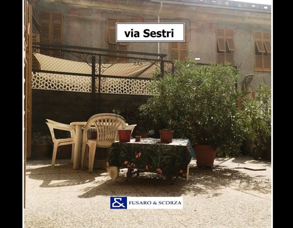 appartamento in vendita a Genova in zona Sestri Ponente