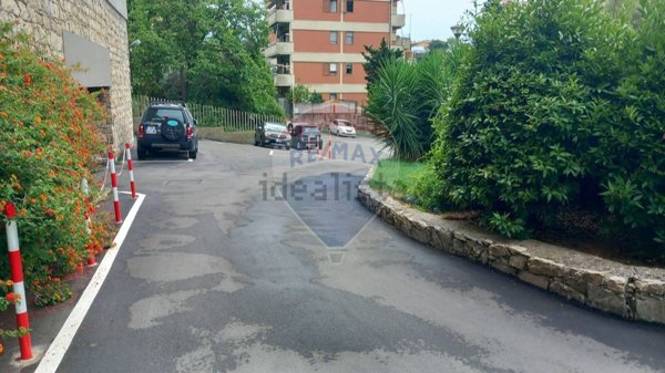 appartamento in vendita a Genova in zona Sturla