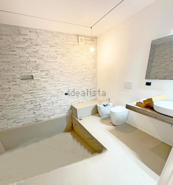 appartamento in vendita a Genova in zona Carignano