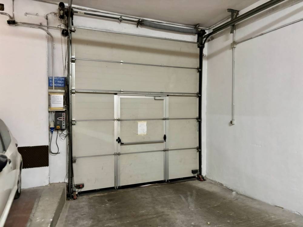 locale di sgombero in vendita a Genova in zona Castelletto