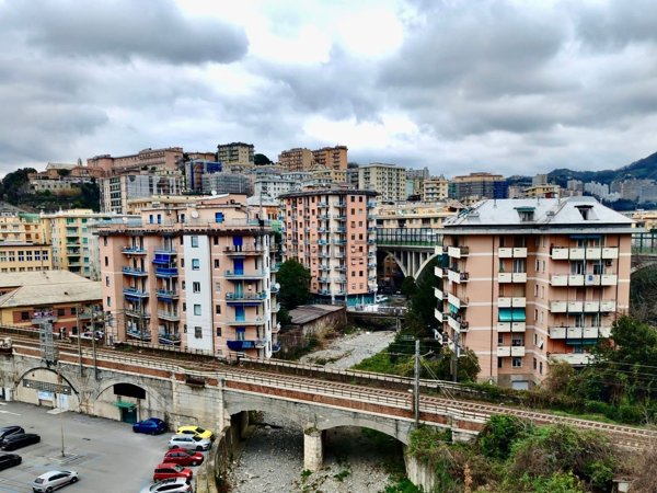 appartamento in vendita a Genova in zona Rivarolo