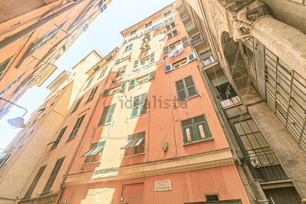 appartamento in vendita a Genova in zona Sottoripa / Maddalena / Molo