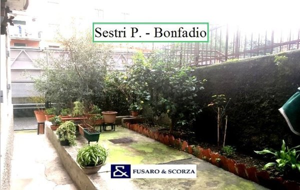 appartamento in vendita a Genova in zona Sestri Ponente