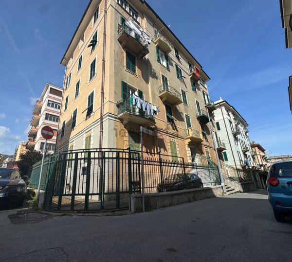 appartamento in vendita a Genova in zona Sestri Ponente