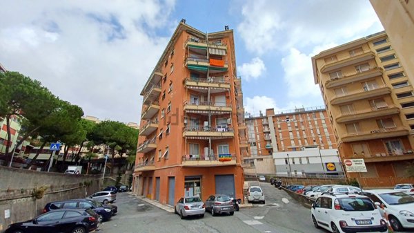 appartamento in vendita a Genova in zona Sestri Ponente