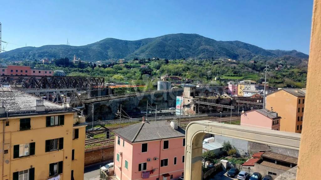 appartamento in vendita a Genova in zona Rivarolo