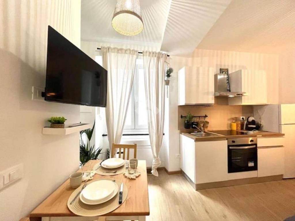 appartamento in vendita a Genova in zona Sottoripa / Maddalena / Molo