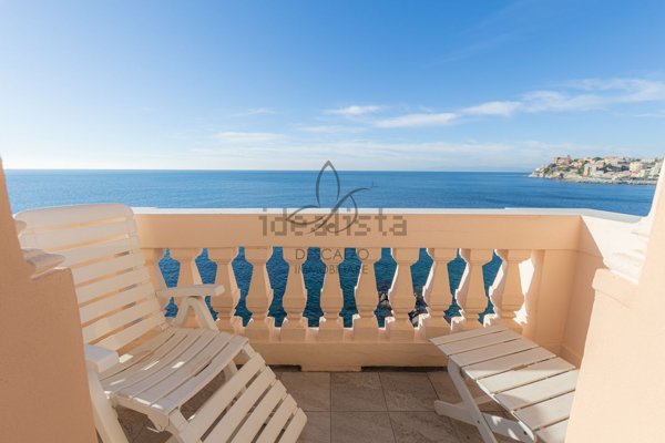 appartamento in vendita a Genova in zona Quarto dei Mille