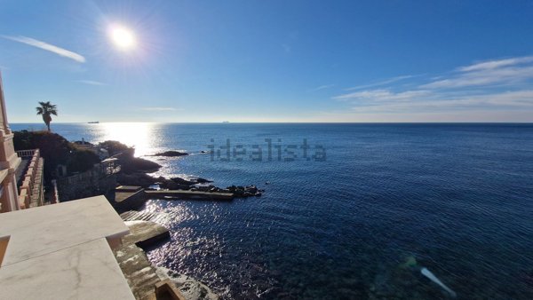 appartamento in vendita a Genova in zona Quarto dei Mille