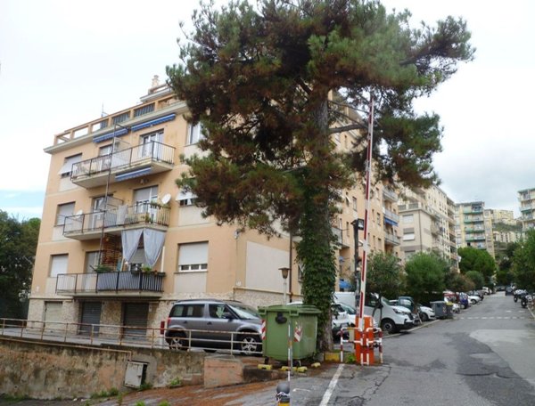 appartamento in vendita a Genova in zona Palmaro / Pra'