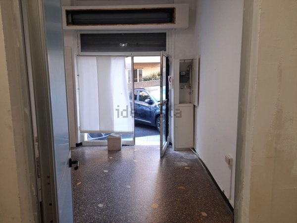 negozio in vendita a Genova in zona Palmaro / Pra'