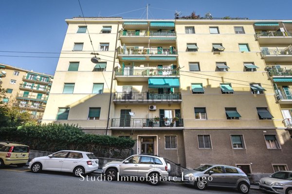 appartamento in vendita a Genova in zona Sestri Ponente