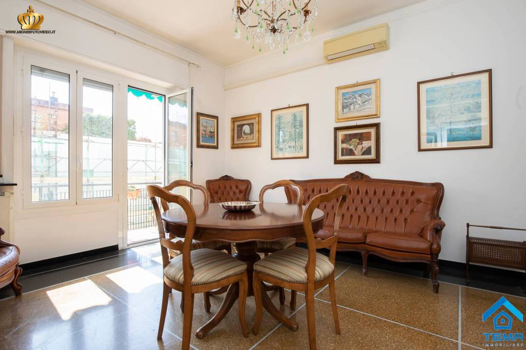 appartamento in vendita a Genova in zona Sottoripa / Maddalena / Molo