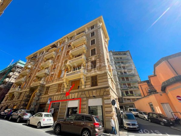 negozio in vendita a Genova in zona Sestri Ponente