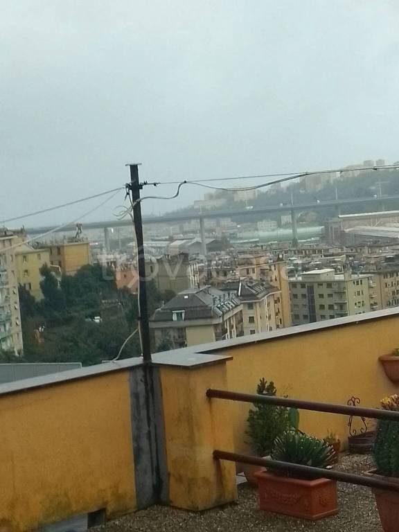 appartamento in vendita a Genova in zona Rivarolo