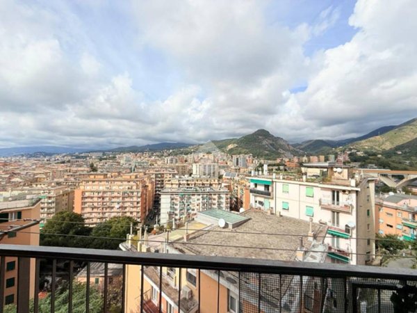 appartamento in vendita a Genova in zona Sestri Ponente