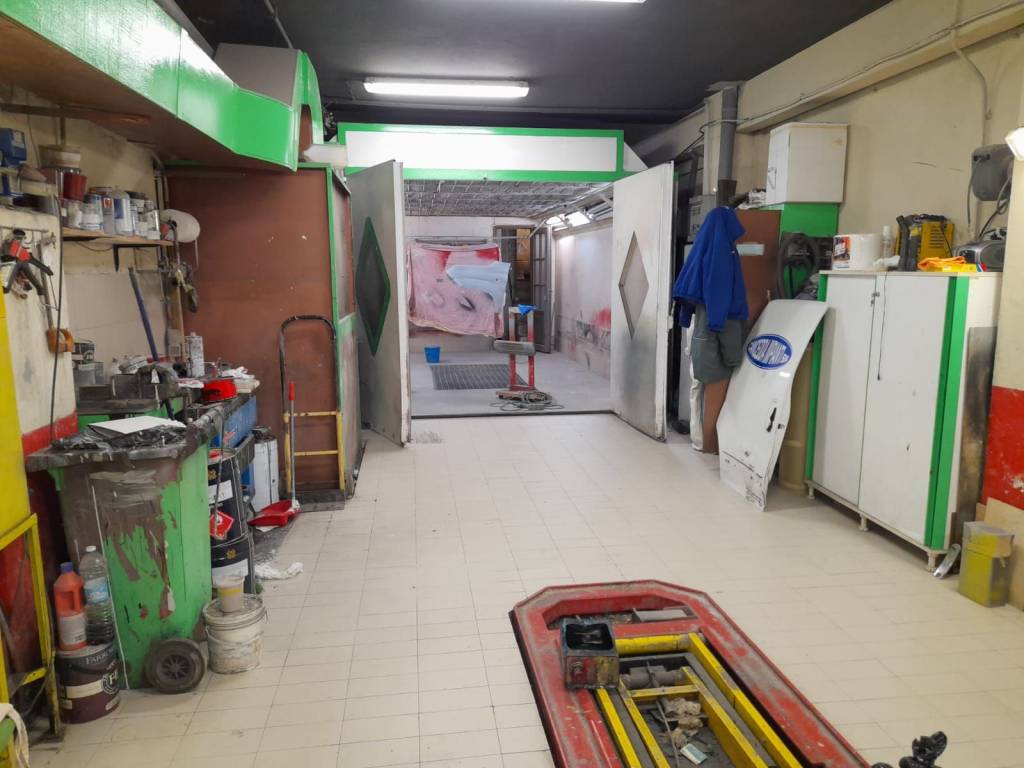 negozio in vendita a Genova in zona Marassi