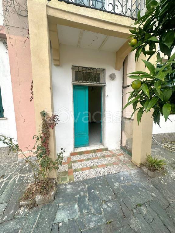 appartamento in vendita a Genova in zona Rivarolo