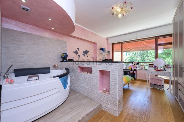 appartamento in vendita a Genova in zona Sestri Ponente