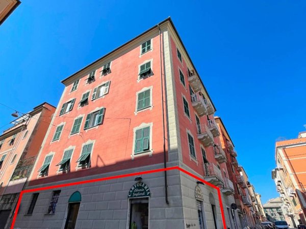 negozio in vendita a Genova in zona Sestri Ponente