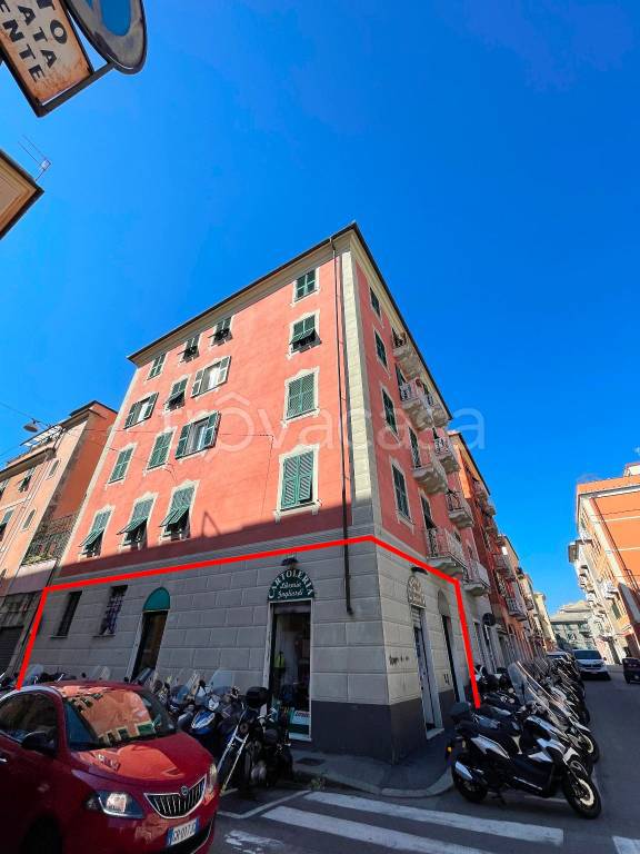 negozio in vendita a Genova in zona Sestri Ponente
