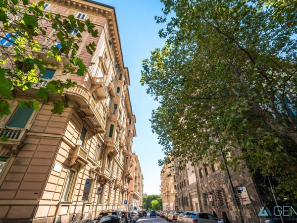 appartamento in vendita a Genova in zona Carignano