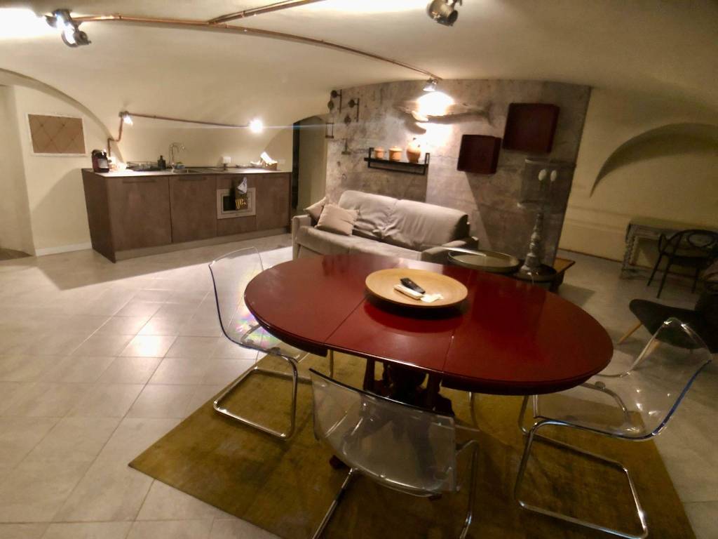 appartamento in vendita a Genova in zona Sottoripa / Maddalena / Molo