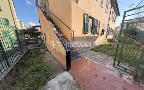 appartamento in vendita a Genova in zona Sestri Ponente