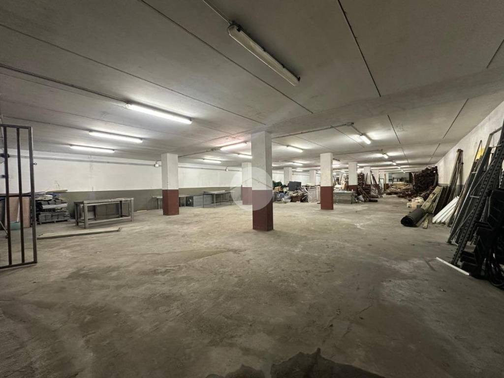 locale commerciale in vendita a Genova in zona Cornigliano