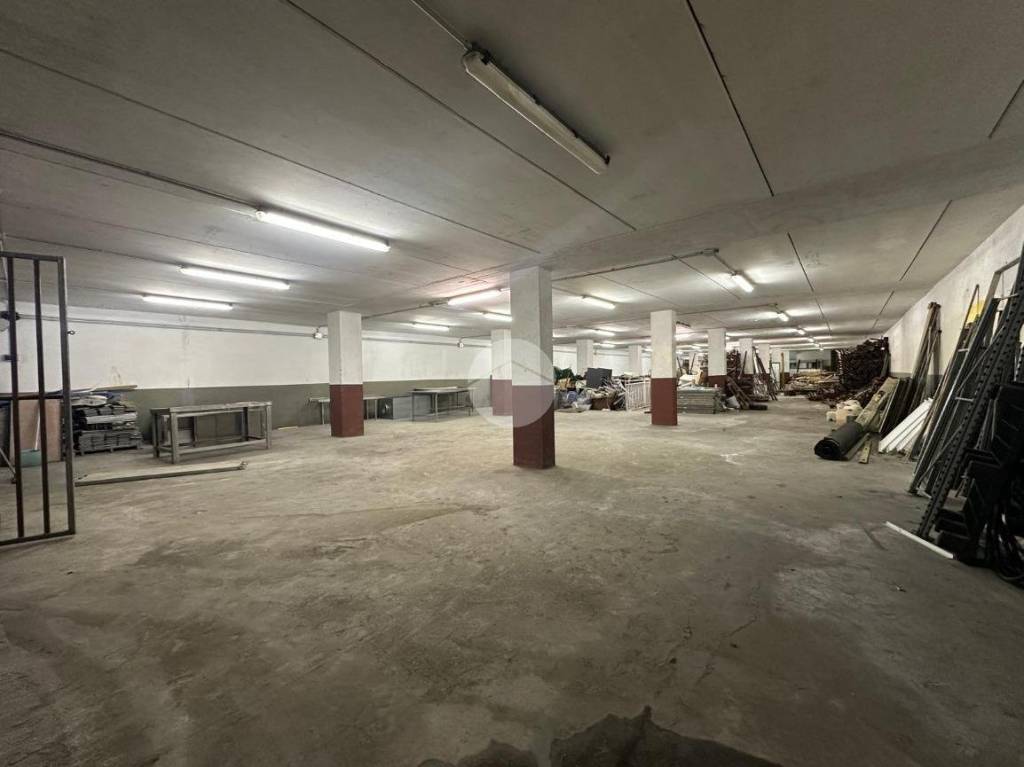 locale commerciale in vendita a Genova in zona Cornigliano