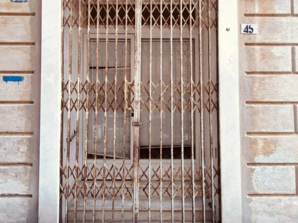 negozio in vendita a Genova in zona Sestri Ponente