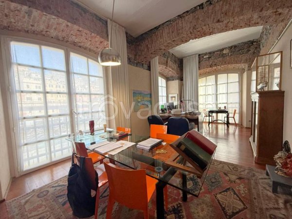 appartamento in vendita a Genova in zona Sottoripa / Maddalena / Molo