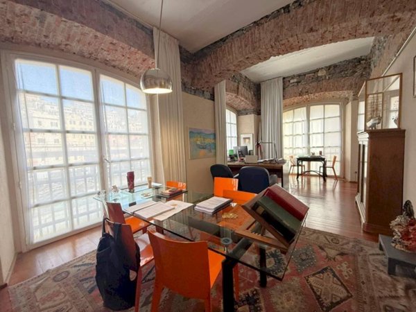 appartamento in vendita a Genova in zona Sottoripa / Maddalena / Molo