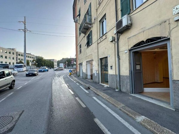 negozio in vendita a Genova in zona Cornigliano