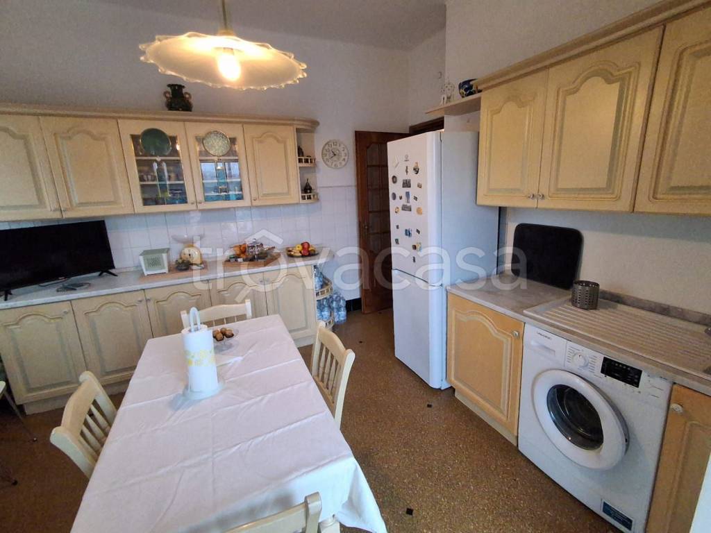 appartamento in vendita a Genova in zona Rivarolo