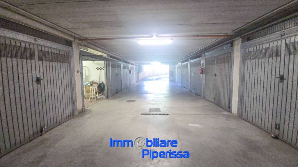 locale di sgombero in vendita a Genova in zona Lagaccio / Granarolo