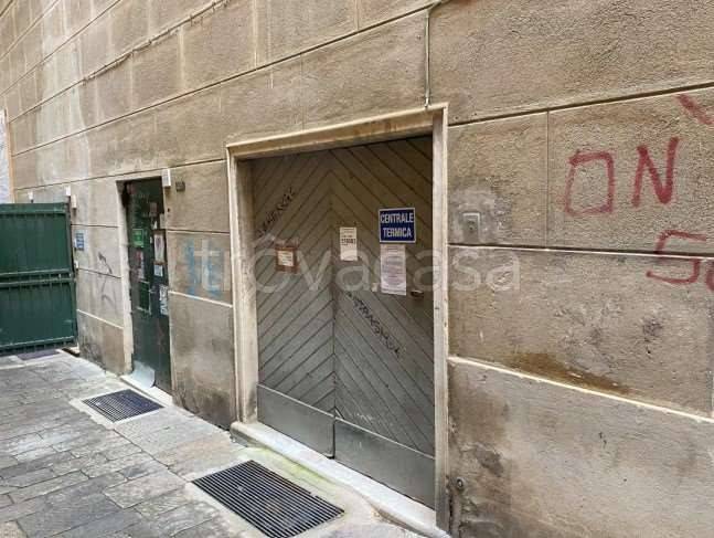 appartamento in vendita a Genova in zona Sottoripa / Maddalena / Molo