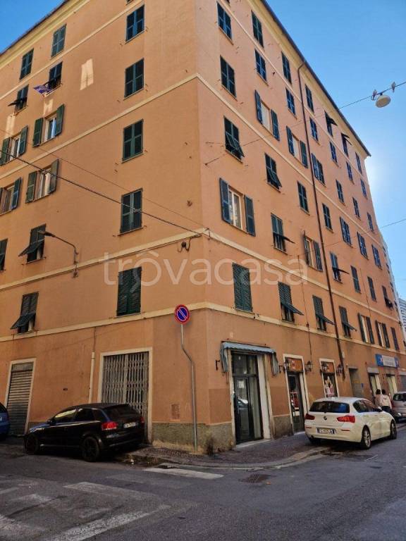 negozio in vendita a Genova in zona Sampierdarena