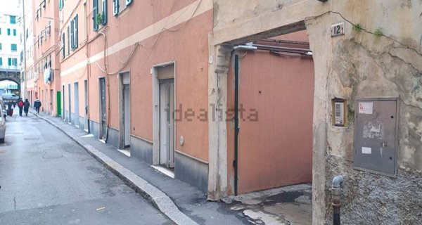 locale di sgombero in vendita a Genova in zona Sampierdarena