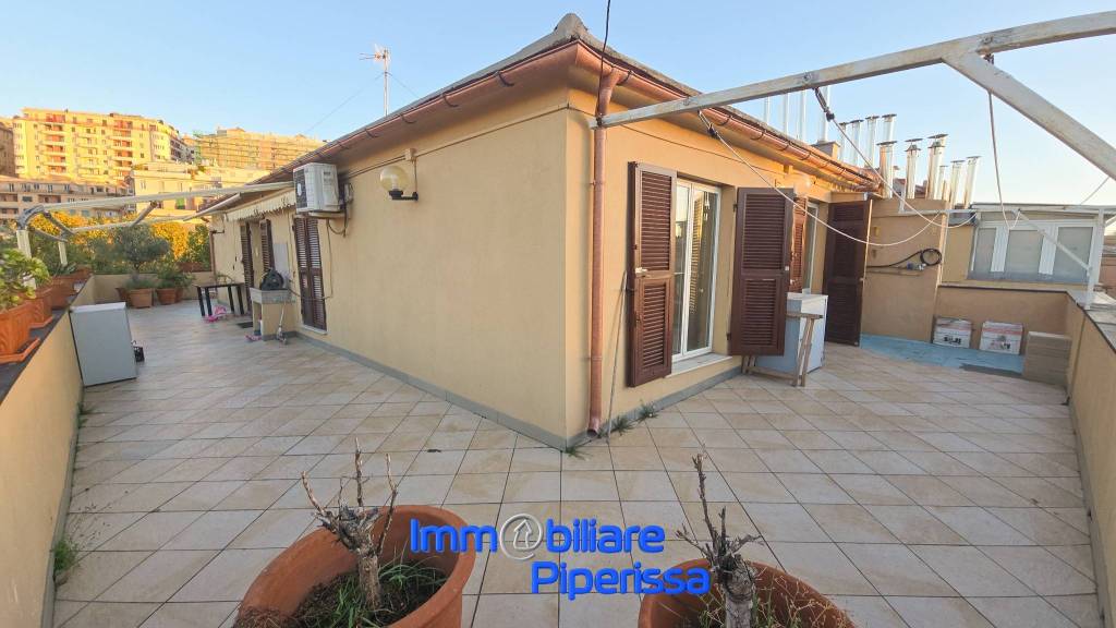 appartamento in vendita a Genova in zona Foce