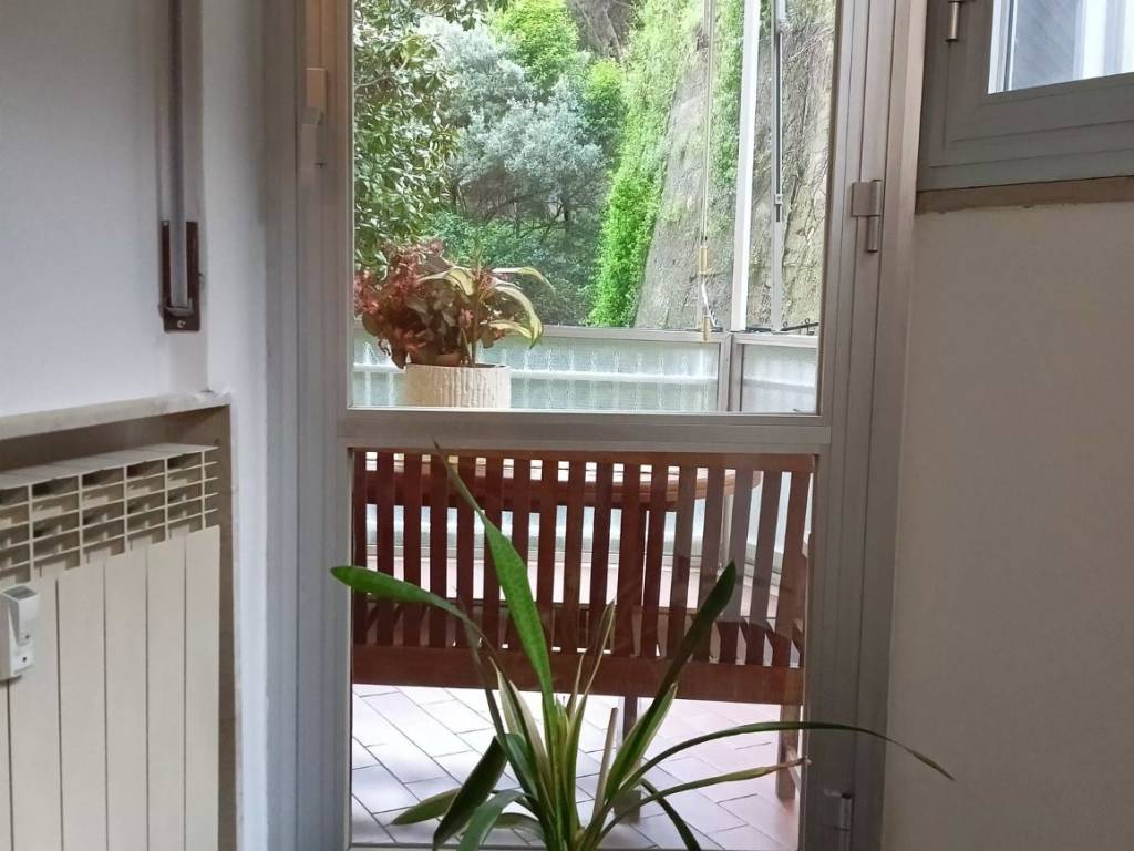 appartamento in vendita a Genova in zona Molassana